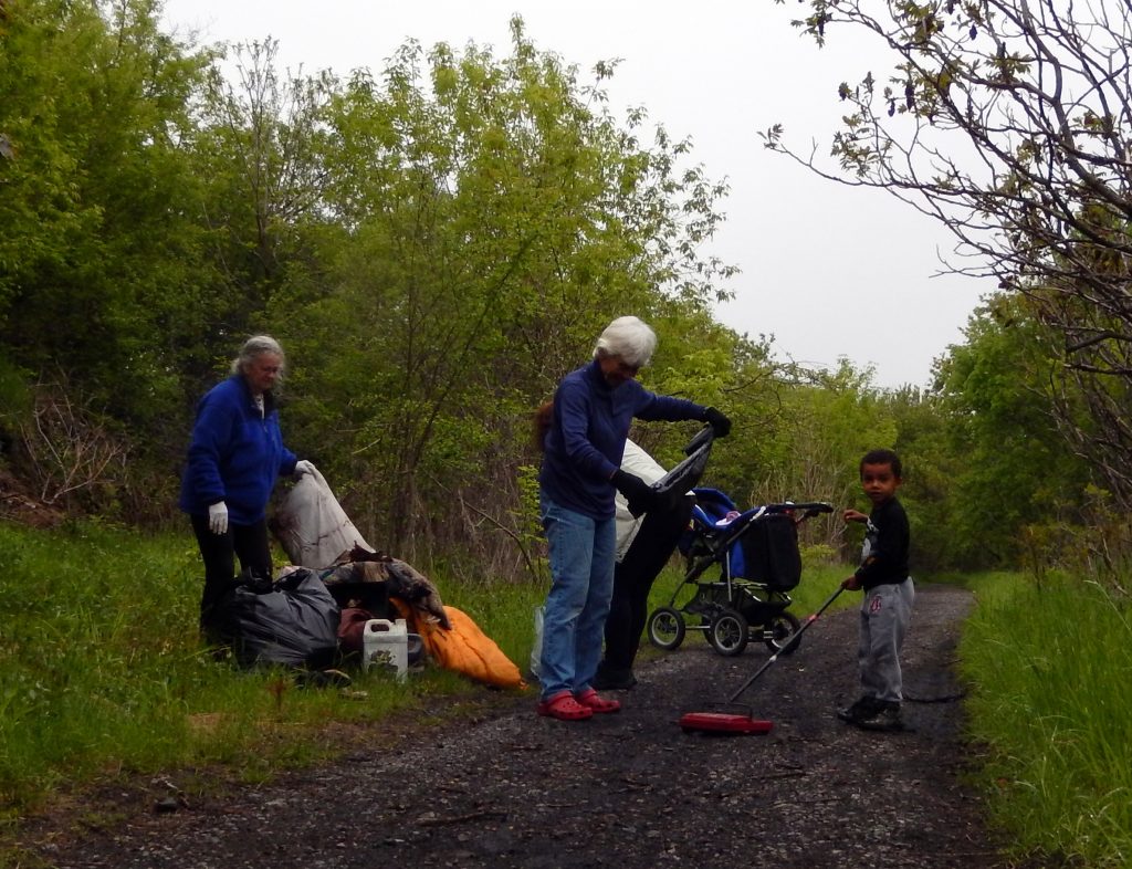 Clean-up crew on Belle Park Trail Saturday 24 May, 2014